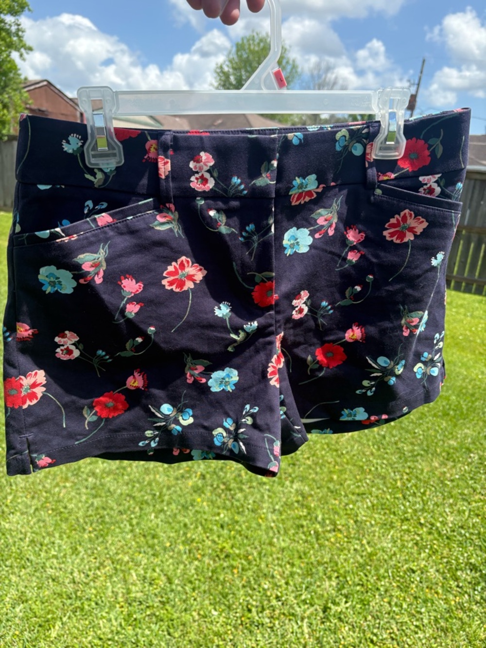 Ann Taylor LOFT navy blue floral The Rivera Short Woman’s 6 zip & eyelet closure